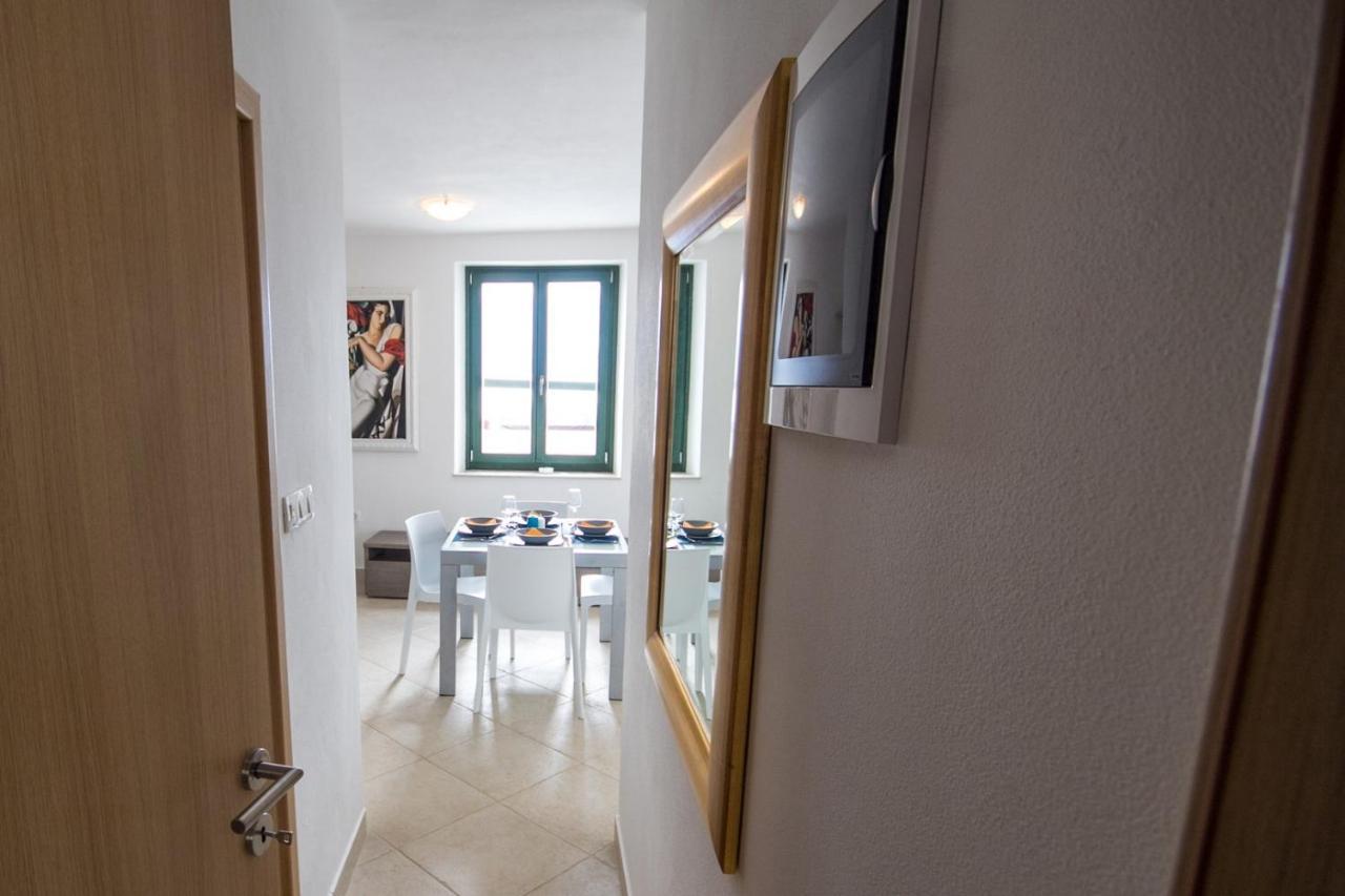 Apartments Umag Center, Seafront With Terrace In Umag Exteriér fotografie