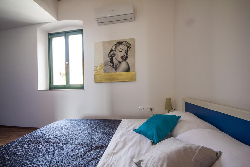 Apartments Umag Center, Seafront With Terrace In Umag Pokoj fotografie